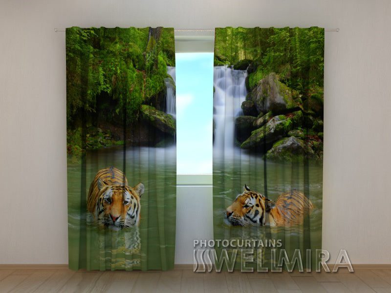Tigers_at_the_Falls_w